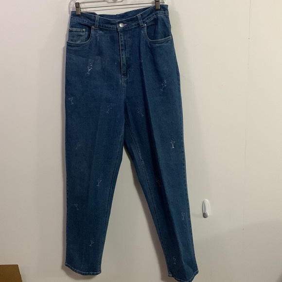 The Quacker Factory Size 14 High rise jeans with Martini glasses in rhinestones - Picture 4 of 8